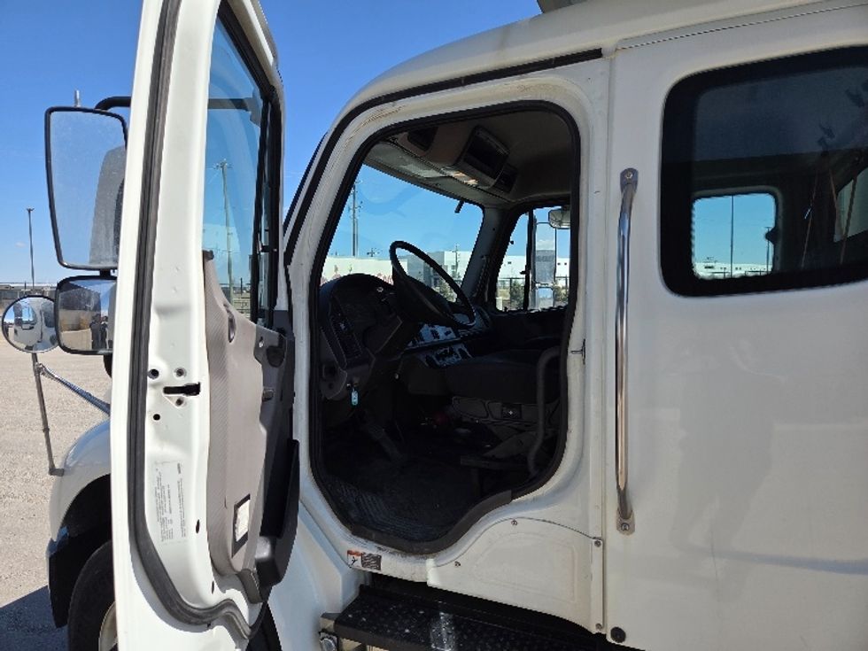 Medium Duty Box Truck-Light and Medium Duty Trucks-Freightliner-2020-M2-Calgary-AB-159,833\n\t\tkm-$ 101,500 - Image 16
