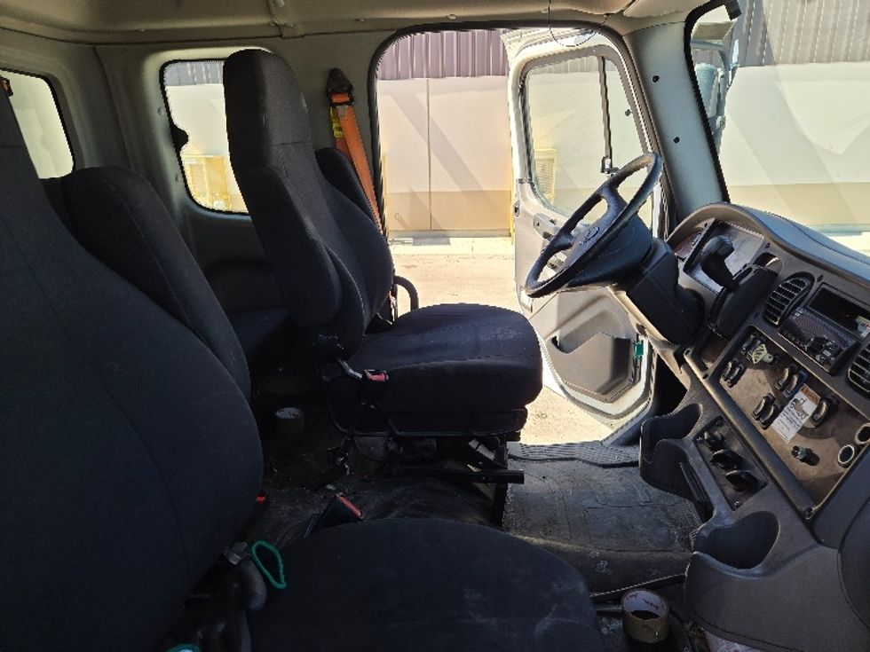 Medium Duty Box Truck-Light and Medium Duty Trucks-Freightliner-2020-M2-Calgary-AB-159,833\n\t\tkm-$ 101,500 - Image 22