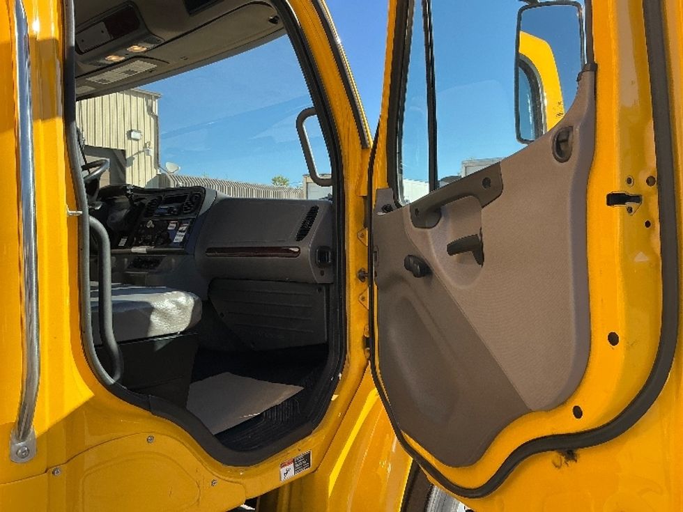 Medium Duty Box Truck-Light and Medium Duty Trucks-Freightliner-2020-M2-Calgary-AB-191,220\n\t\tkm-$ 74,500 - Image 20