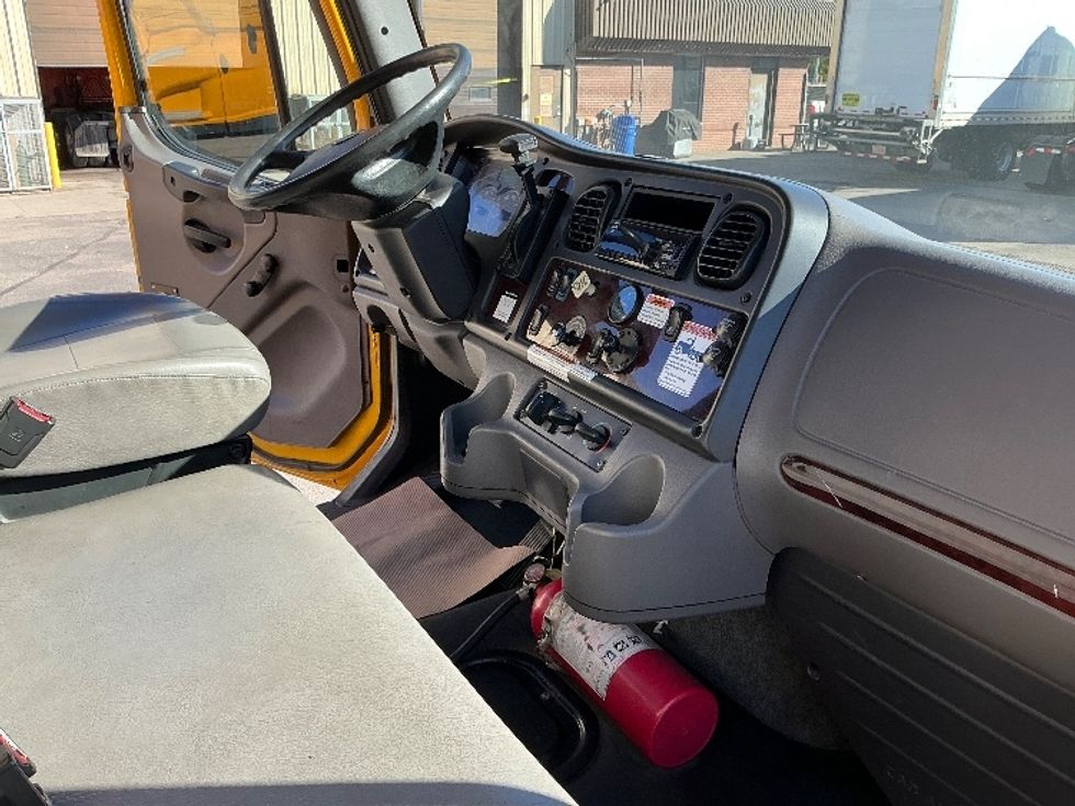 Medium Duty Box Truck-Light and Medium Duty Trucks-Freightliner-2020-M2-Calgary-AB-191,220\n\t\tkm-$ 74,500 - Image 22