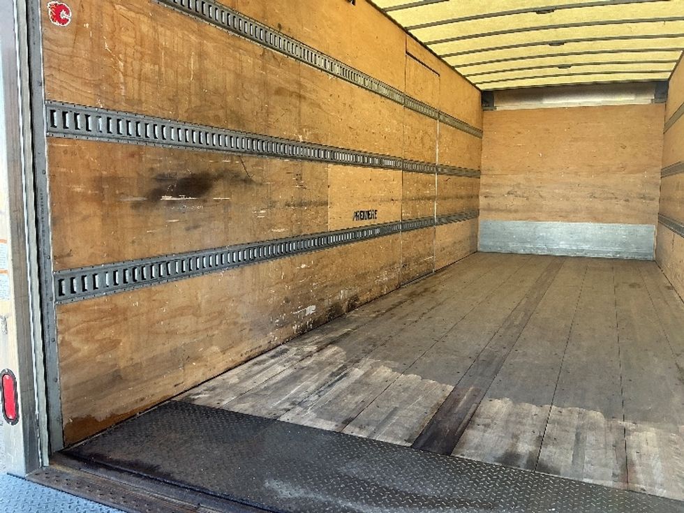 Medium Duty Box Truck-Light and Medium Duty Trucks-Freightliner-2020-M2-Calgary-AB-202,726\n\t\tkm-$ 77,500 - Image 11
