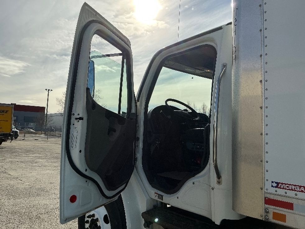 Medium Duty Box Truck-Light and Medium Duty Trucks-Freightliner-2020-M2-Calgary-AB-202,726\n\t\tkm-$ 77,500 - Image 16