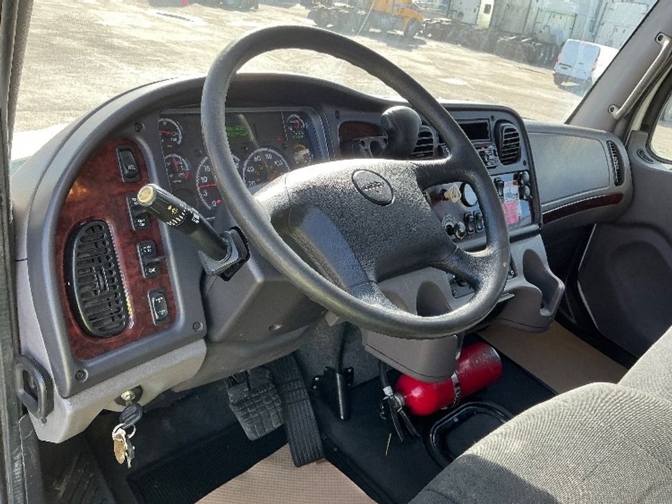 Medium Duty Box Truck-Light and Medium Duty Trucks-Freightliner-2020-M2-Calgary-AB-202,726\n\t\tkm-$ 77,500 - Image 17