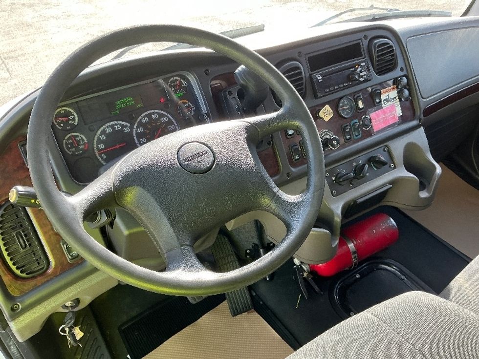Medium Duty Box Truck-Light and Medium Duty Trucks-Freightliner-2020-M2-Calgary-AB-202,726\n\t\tkm-$ 77,500 - Image 18