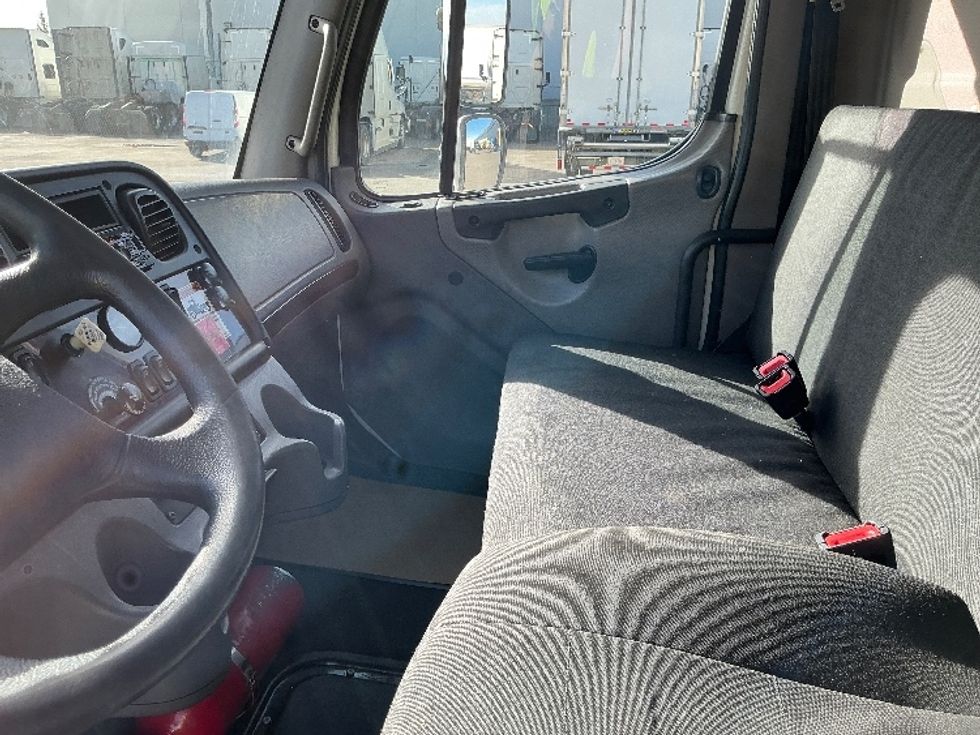 Medium Duty Box Truck-Light and Medium Duty Trucks-Freightliner-2020-M2-Calgary-AB-202,726\n\t\tkm-$ 77,500 - Image 19