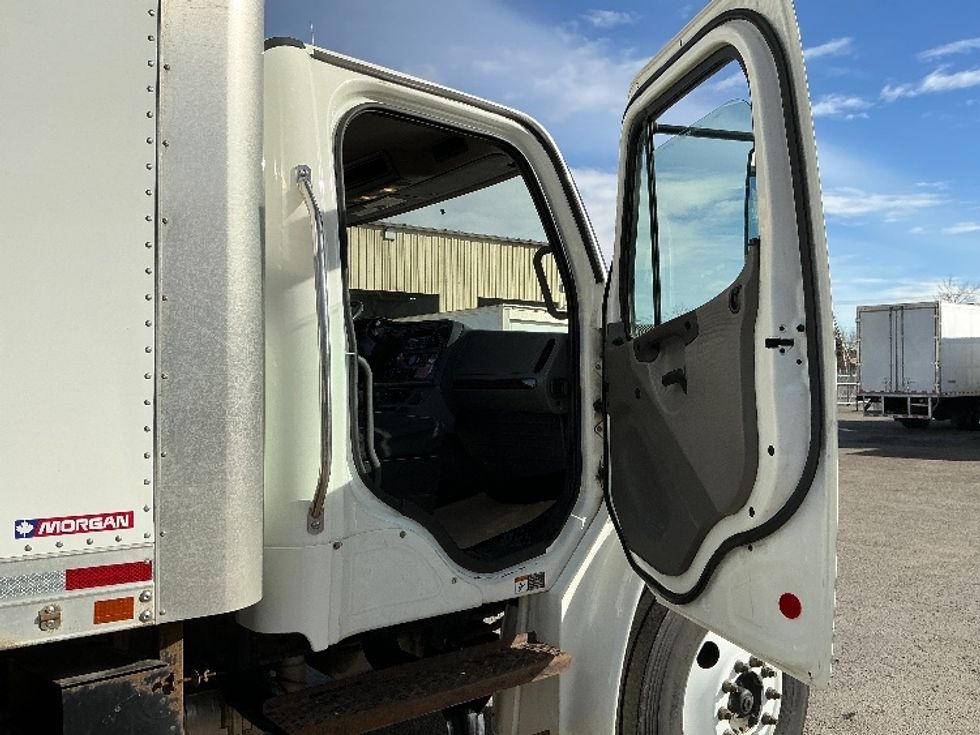Medium Duty Box Truck-Light and Medium Duty Trucks-Freightliner-2020-M2-Calgary-AB-202,726\n\t\tkm-$ 77,500 - Image 20