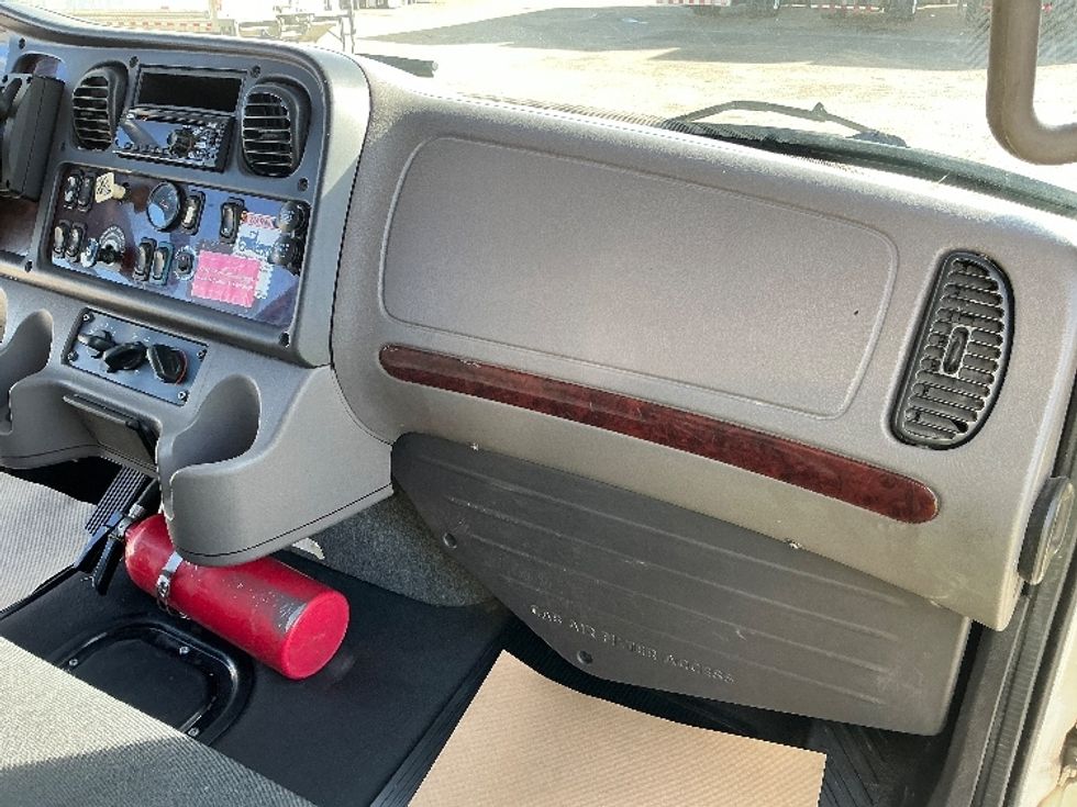 Medium Duty Box Truck-Light and Medium Duty Trucks-Freightliner-2020-M2-Calgary-AB-202,726\n\t\tkm-$ 77,500 - Image 21