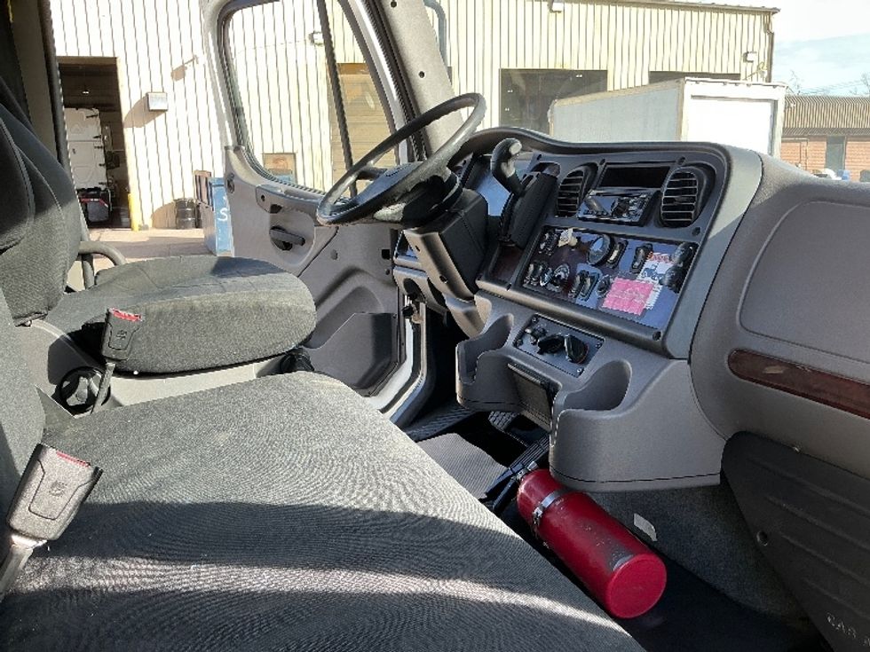 Medium Duty Box Truck-Light and Medium Duty Trucks-Freightliner-2020-M2-Calgary-AB-202,726\n\t\tkm-$ 77,500 - Image 22