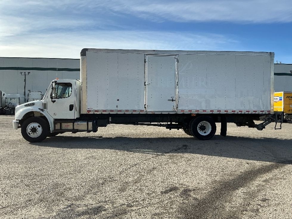 Medium Duty Box Truck-Light and Medium Duty Trucks-Freightliner-2020-M2-Calgary-AB-202,726\n\t\tkm-$ 77,500 - Image 4