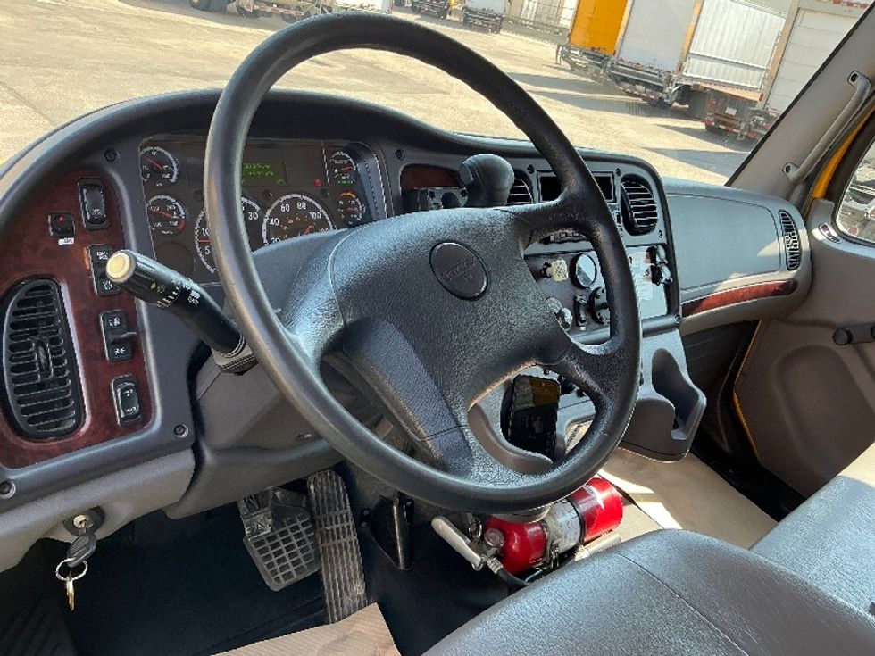 Medium Duty Box Truck-Light and Medium Duty Trucks-Freightliner-2020-M2-Calgary-AB-251,840\n\t\tkm-$ 68,750 - Image 17