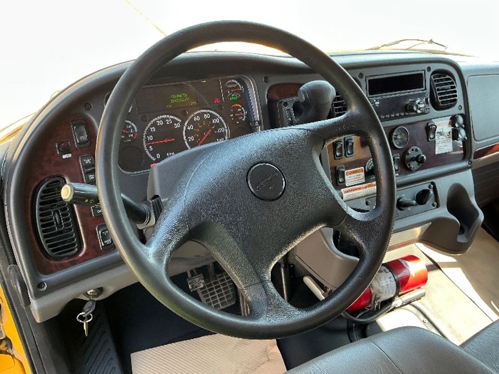 Medium Duty Box Truck-Light and Medium Duty Trucks-Freightliner-2020-M2-Calgary-AB-251,840\n\t\tkm-$ 68,750 - Image 18