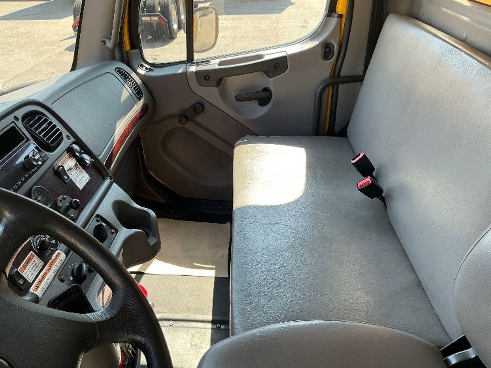Medium Duty Box Truck-Light and Medium Duty Trucks-Freightliner-2020-M2-Calgary-AB-251,840\n\t\tkm-$ 68,750 - Image 19