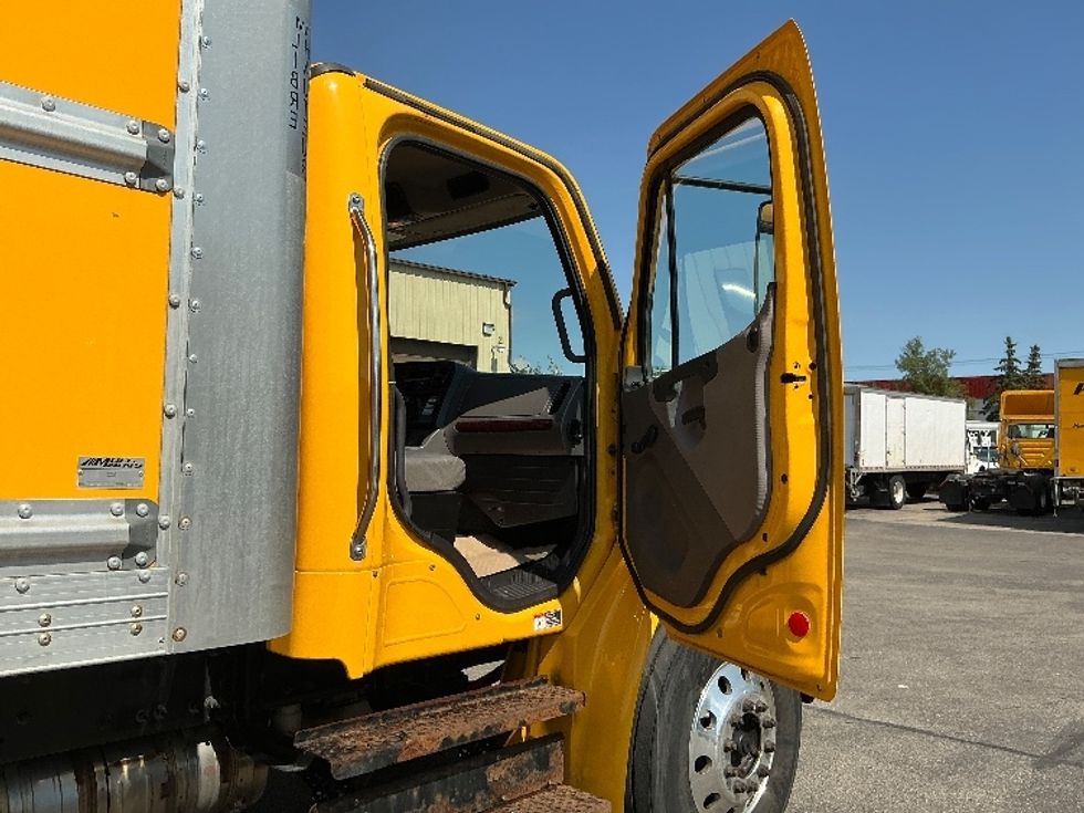 Medium Duty Box Truck-Light and Medium Duty Trucks-Freightliner-2020-M2-Calgary-AB-251,840\n\t\tkm-$ 68,750 - Image 20