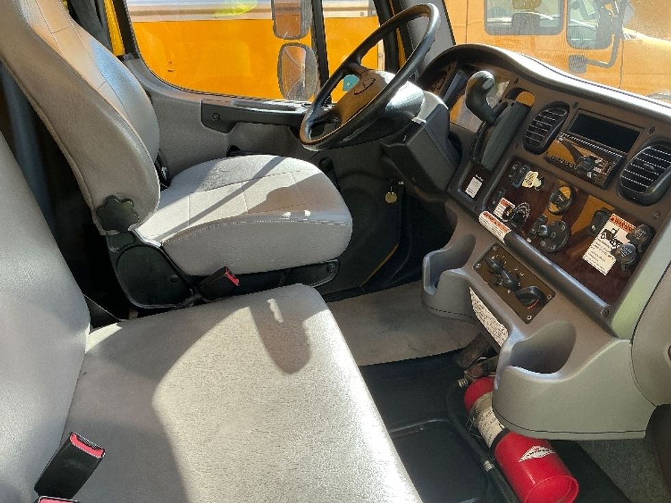 Medium Duty Box Truck-Light and Medium Duty Trucks-Freightliner-2020-M2-Calgary-AB-251,840\n\t\tkm-$ 68,750 - Image 22