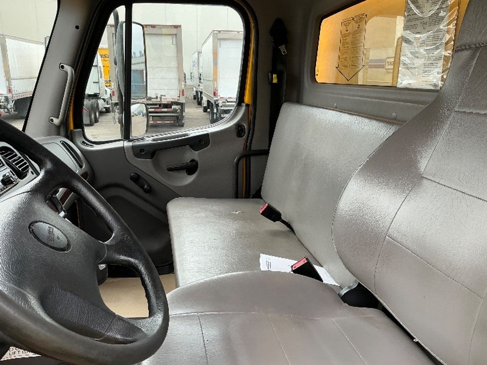 Medium Duty Box Truck-Light and Medium Duty Trucks-Freightliner-2020-M2-Calgary-AB-261,043\n\t\tkm-$ 66,500 - Image 19