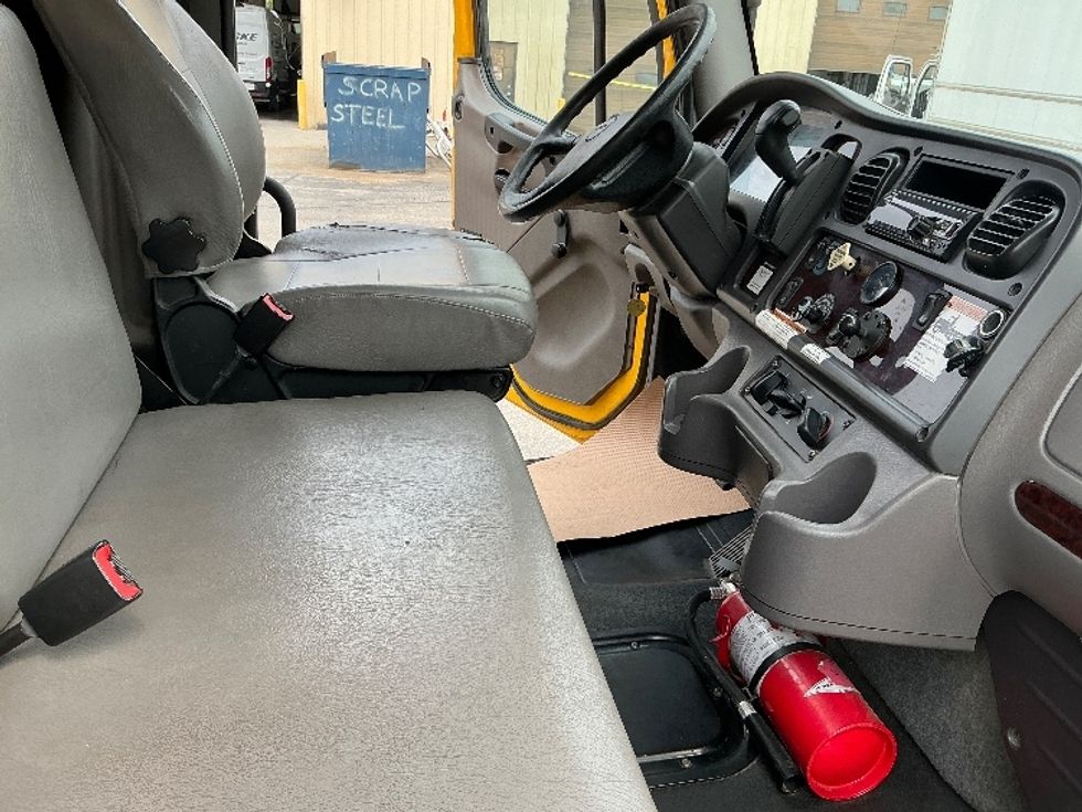 Medium Duty Box Truck-Light and Medium Duty Trucks-Freightliner-2020-M2-Calgary-AB-261,043\n\t\tkm-$ 66,500 - Image 22