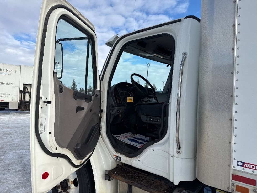 Medium Duty Box Truck-Light and Medium Duty Trucks-Freightliner-2020-M2-Calgary-AB-287,593\n\t\tkm-$ 70,000 - Image 16