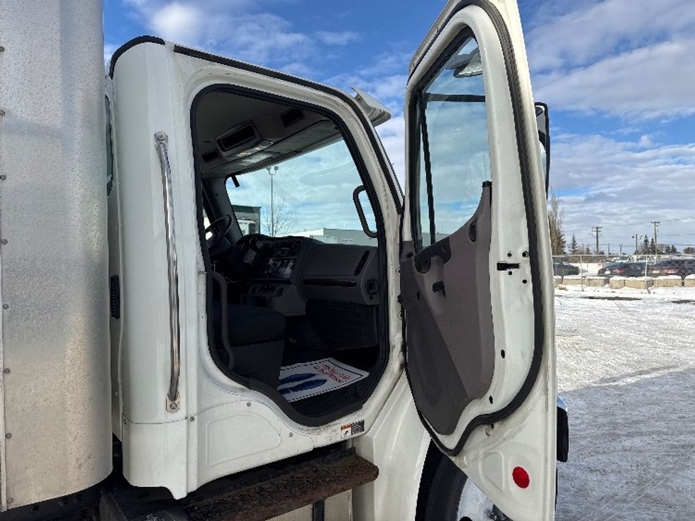 Medium Duty Box Truck-Light and Medium Duty Trucks-Freightliner-2020-M2-Calgary-AB-287,593\n\t\tkm-$ 70,000 - Image 20