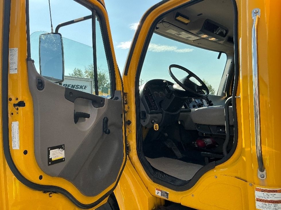 Medium Duty Box Truck-Light and Medium Duty Trucks-Freightliner-2020-M2-Calgary-AB-292,292\n\t\tkm-$ 64,250 - Image 16