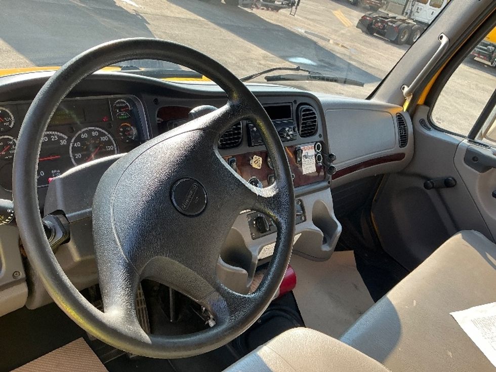 Medium Duty Box Truck-Light and Medium Duty Trucks-Freightliner-2020-M2-Calgary-AB-292,292\n\t\tkm-$ 64,250 - Image 17
