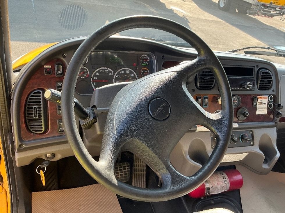 Medium Duty Box Truck-Light and Medium Duty Trucks-Freightliner-2020-M2-Calgary-AB-292,292\n\t\tkm-$ 64,250 - Image 18