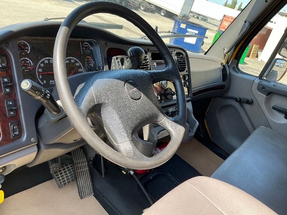 Medium Duty Box Truck-Light and Medium Duty Trucks-Freightliner-2020-M2-Calgary-AB-318,913\n\t\tkm-$ 61,250 - Image 17