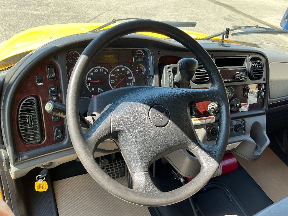 Medium Duty Box Truck-Light and Medium Duty Trucks-Freightliner-2020-M2-Calgary-AB-318,913\n\t\tkm-$ 61,250 - Image 18
