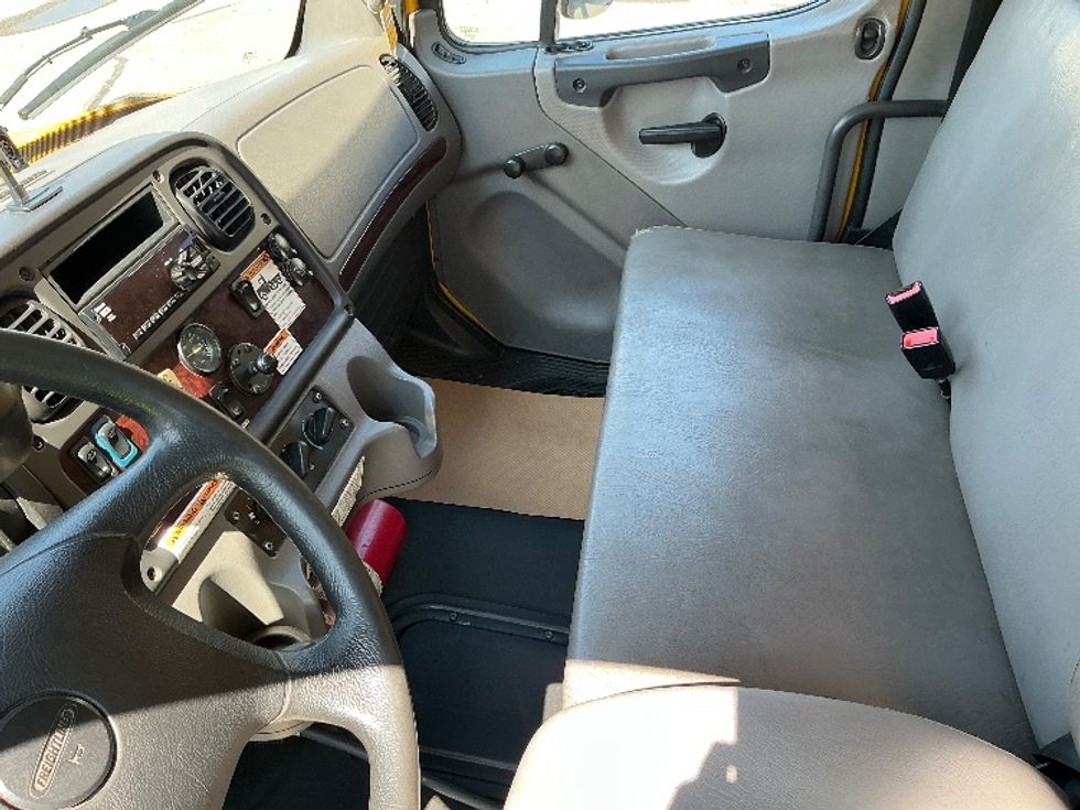 Medium Duty Box Truck-Light and Medium Duty Trucks-Freightliner-2020-M2-Calgary-AB-318,913\n\t\tkm-$ 61,250 - Image 19