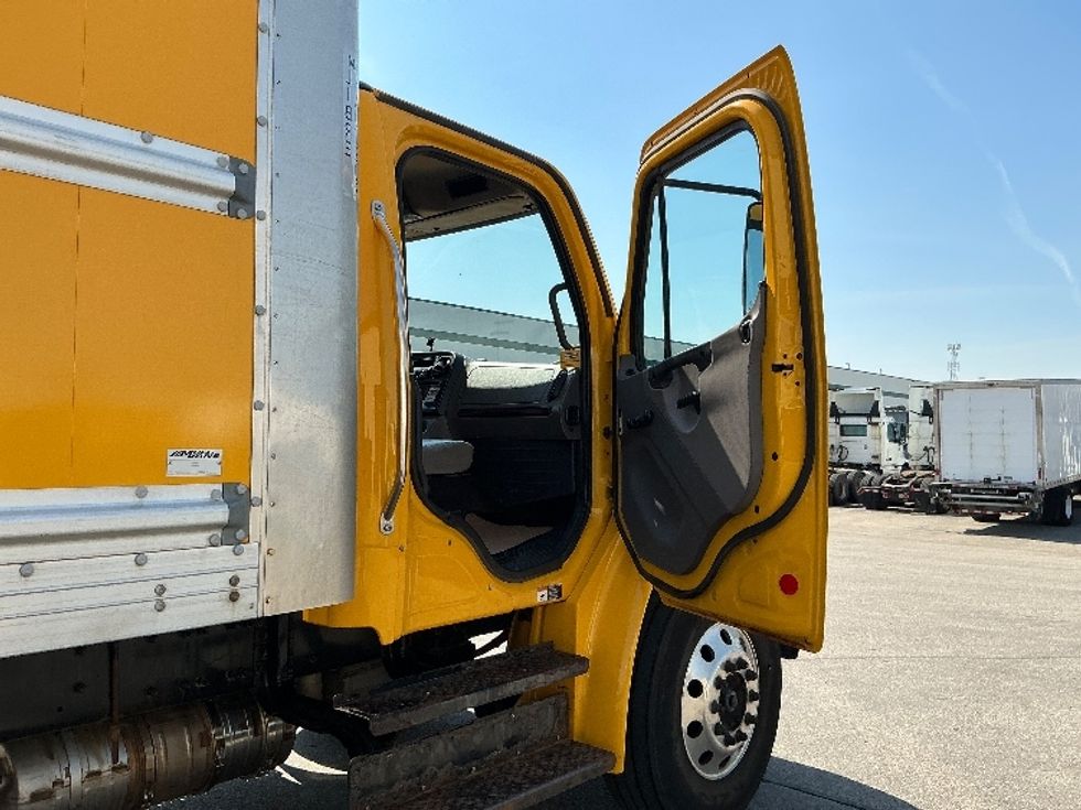 Medium Duty Box Truck-Light and Medium Duty Trucks-Freightliner-2020-M2-Calgary-AB-318,913\n\t\tkm-$ 61,250 - Image 20