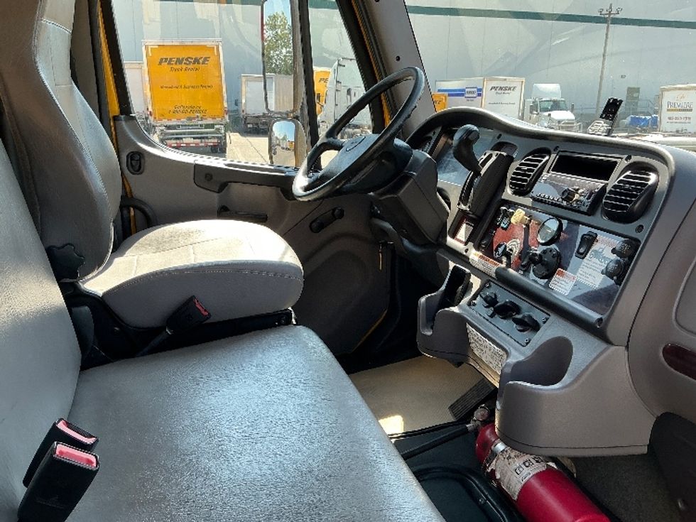Medium Duty Box Truck-Light and Medium Duty Trucks-Freightliner-2020-M2-Calgary-AB-318,913\n\t\tkm-$ 61,250 - Image 22