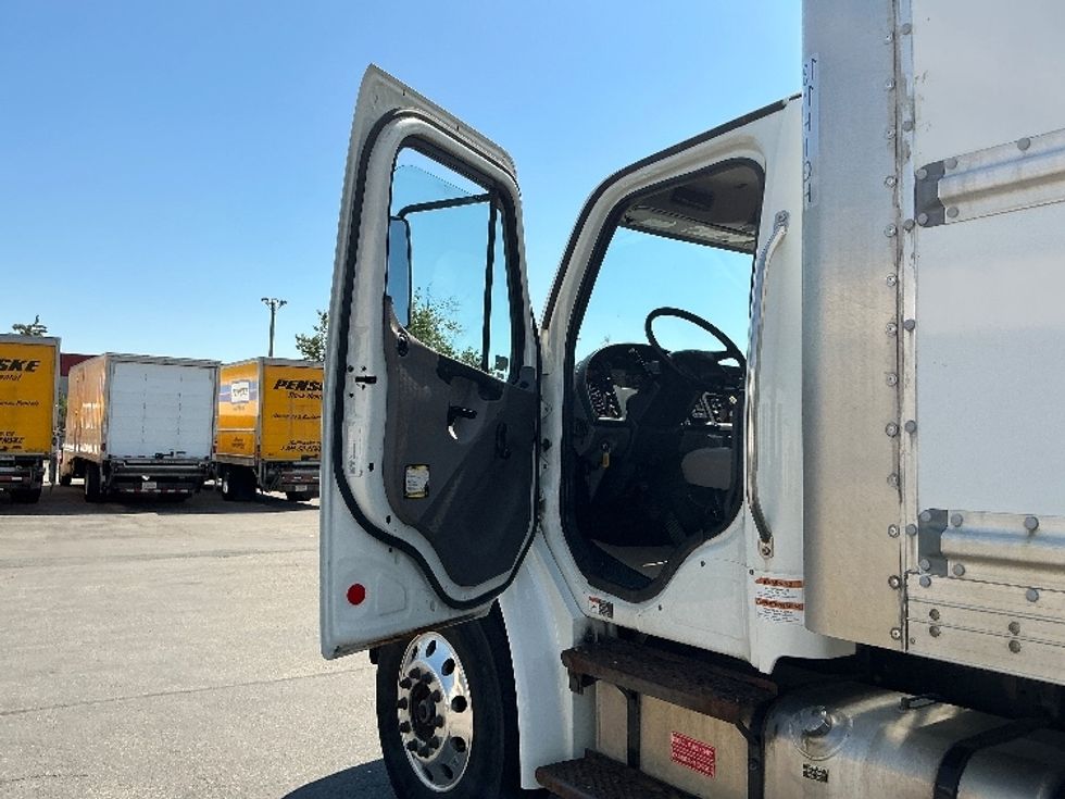 Medium Duty Box Truck-Light and Medium Duty Trucks-Freightliner-2020-M2-Calgary-AB-328,314\n\t\tkm-$ 60,000 - Image 16