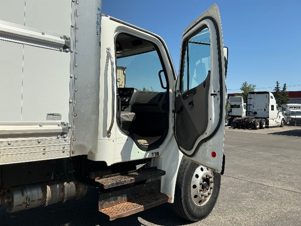 Medium Duty Box Truck-Light and Medium Duty Trucks-Freightliner-2020-M2-Calgary-AB-328,314\n\t\tkm-$ 60,000 - Image 20