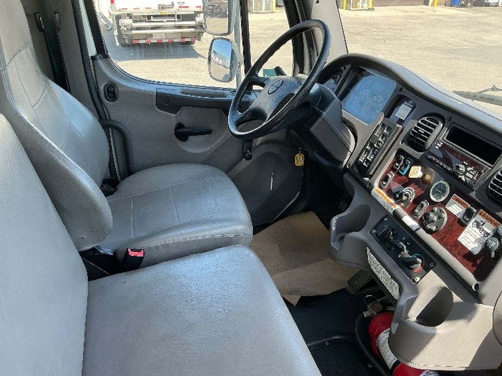 Medium Duty Box Truck-Light and Medium Duty Trucks-Freightliner-2020-M2-Calgary-AB-328,314\n\t\tkm-$ 60,000 - Image 22