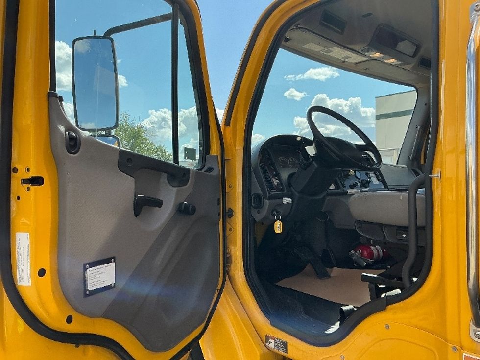 Medium Duty Box Truck-Light and Medium Duty Trucks-Freightliner-2020-M2-Calgary-AB-348,000\n\t\tkm-$ 58,250 - Image 16