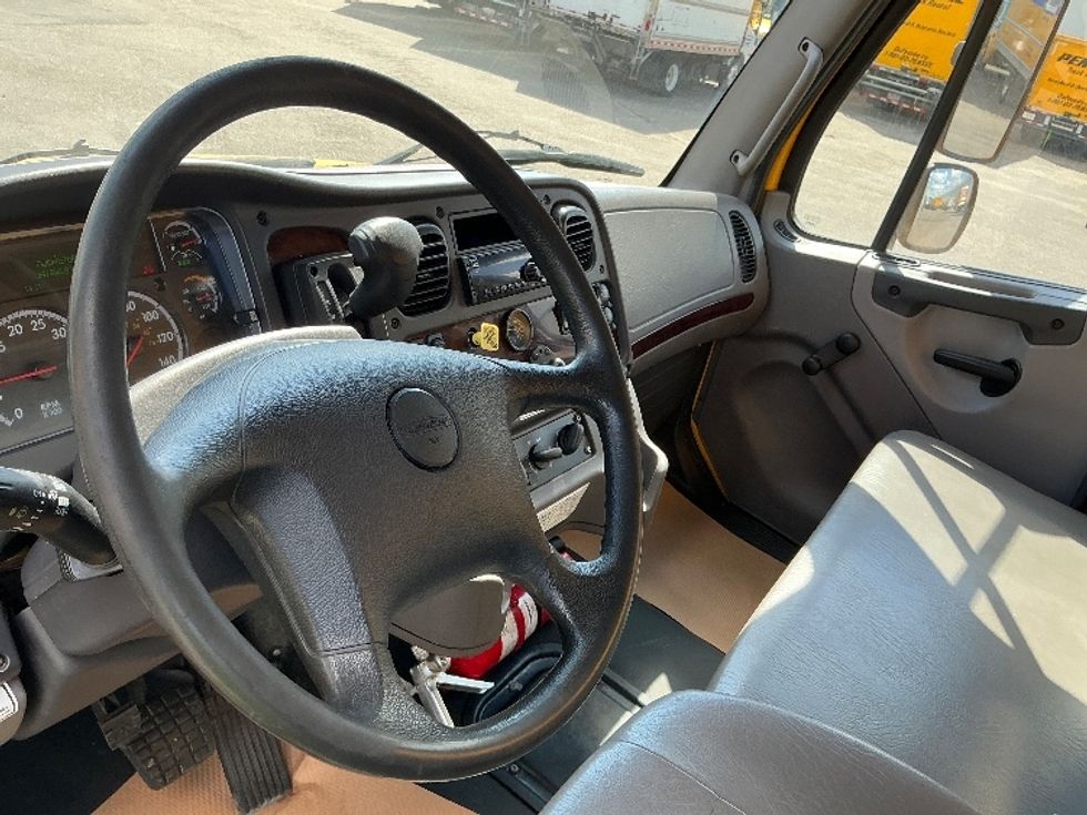 Medium Duty Box Truck-Light and Medium Duty Trucks-Freightliner-2020-M2-Calgary-AB-348,000\n\t\tkm-$ 58,250 - Image 17