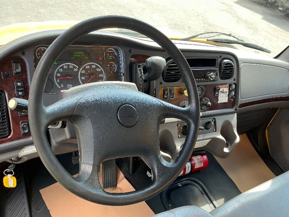 Medium Duty Box Truck-Light and Medium Duty Trucks-Freightliner-2020-M2-Calgary-AB-348,000\n\t\tkm-$ 58,250 - Image 18
