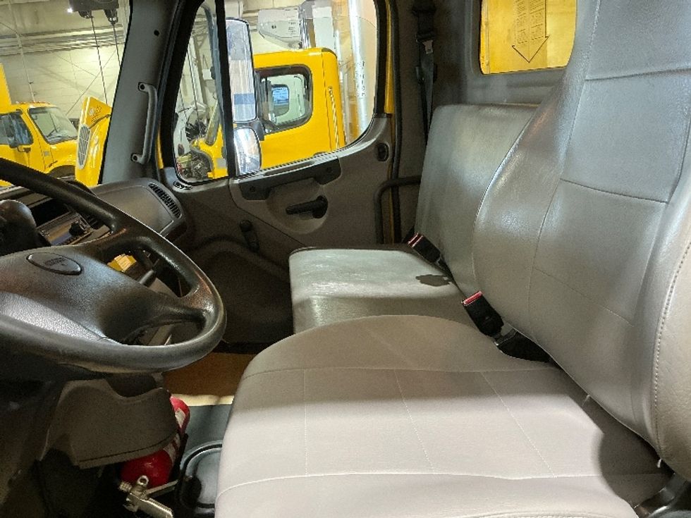 Medium Duty Box Truck-Light and Medium Duty Trucks-Freightliner-2020-M2-Calgary-AB-348,000\n\t\tkm-$ 58,250 - Image 19