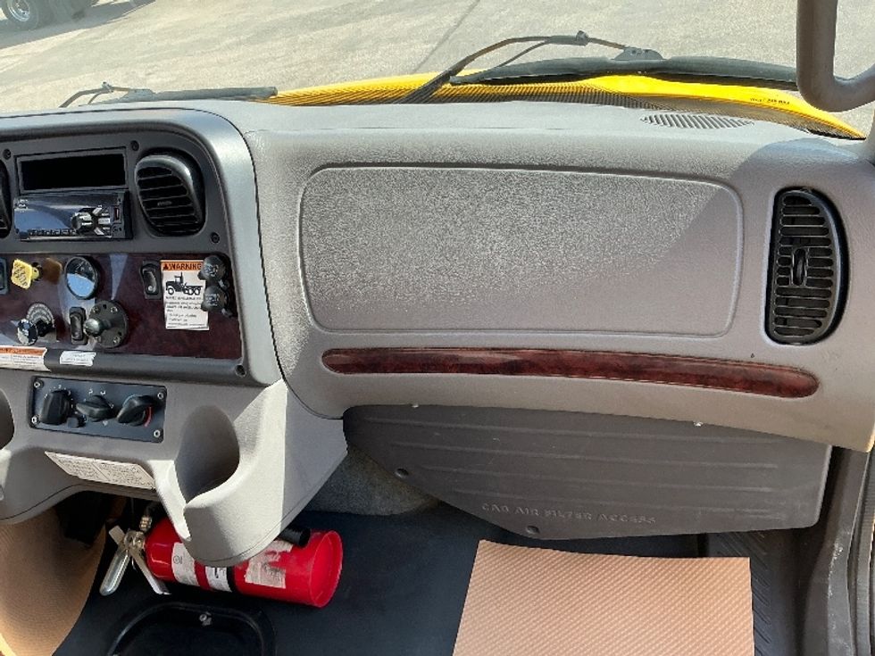 Medium Duty Box Truck-Light and Medium Duty Trucks-Freightliner-2020-M2-Calgary-AB-348,000\n\t\tkm-$ 58,250 - Image 21