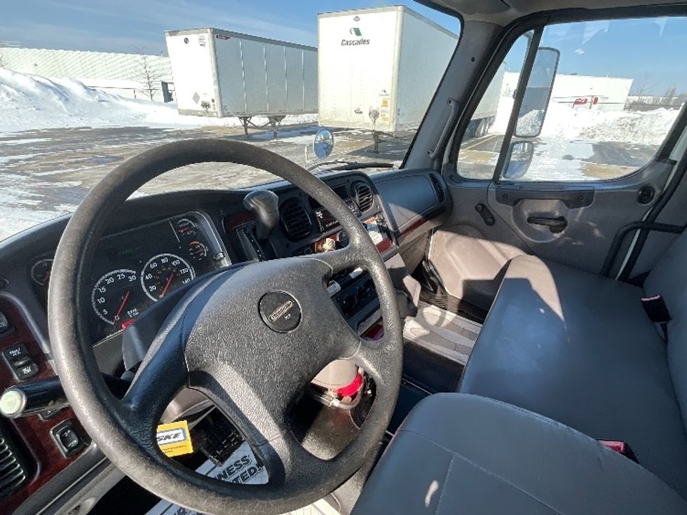 Medium Duty Box Truck-Light and Medium Duty Trucks-Freightliner-2020-M2-Cambridge-ON-182,282\n\t\tkm-$ 80,000 - Image 17