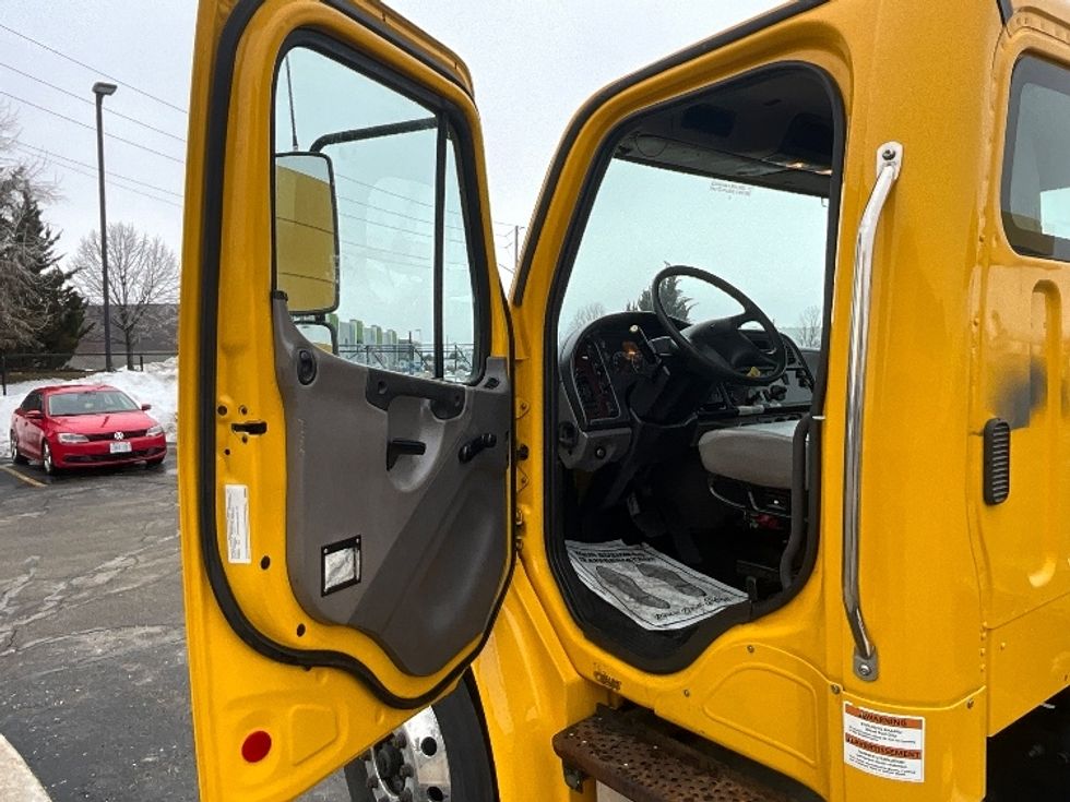 Medium Duty Box Truck-Light and Medium Duty Trucks-Freightliner-2020-M2-Cambridge-ON-190,850\n\t\tkm-$ 64,500 - Image 16