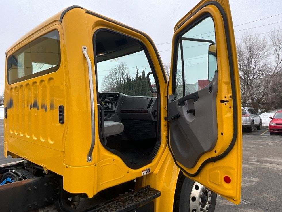 Medium Duty Box Truck-Light and Medium Duty Trucks-Freightliner-2020-M2-Cambridge-ON-190,850\n\t\tkm-$ 64,500 - Image 20