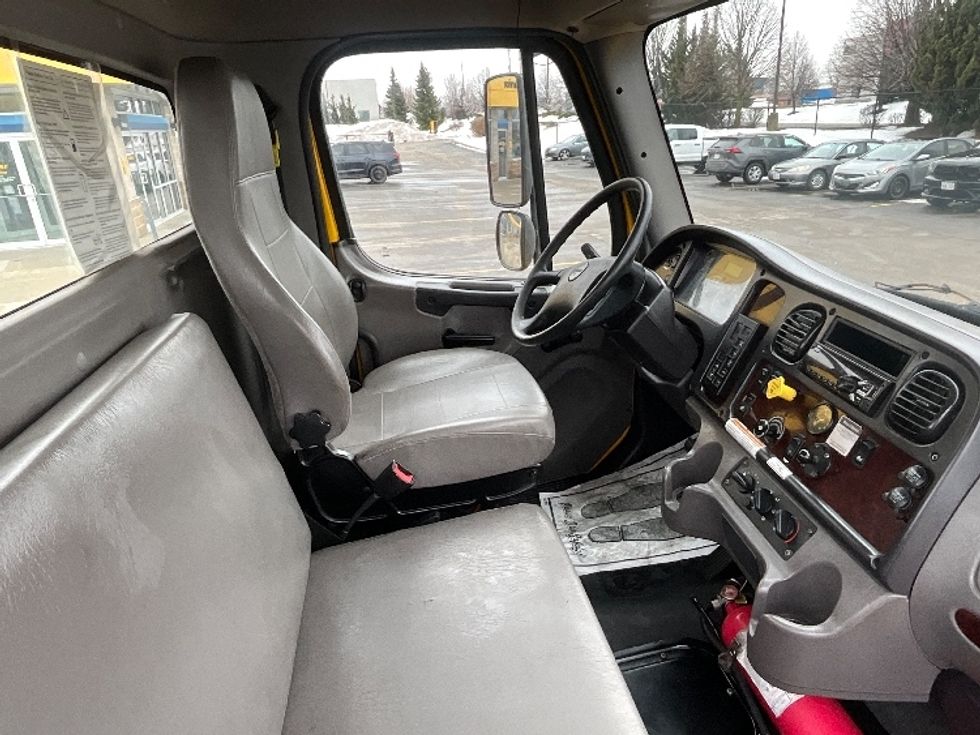 Medium Duty Box Truck-Light and Medium Duty Trucks-Freightliner-2020-M2-Cambridge-ON-190,850\n\t\tkm-$ 64,500 - Image 22