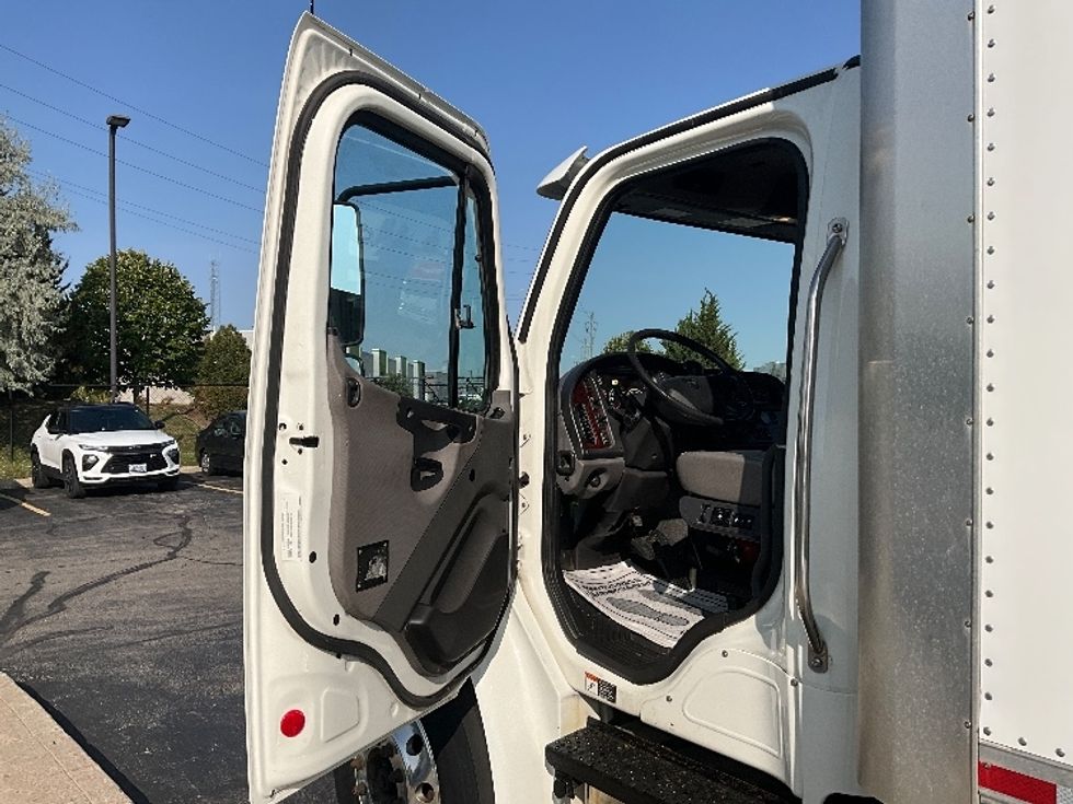 Medium Duty Box Truck-Light and Medium Duty Trucks-Freightliner-2020-M2-Cambridge-ON-193,265\n\t\tkm-$ 78,750 - Image 16