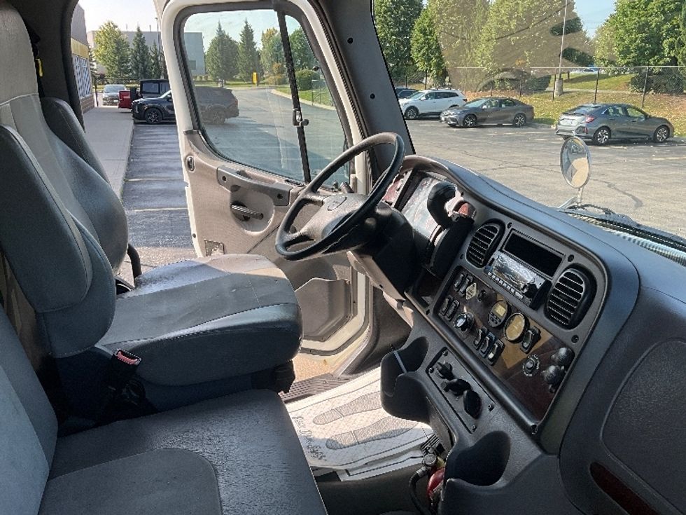 Medium Duty Box Truck-Light and Medium Duty Trucks-Freightliner-2020-M2-Cambridge-ON-193,265\n\t\tkm-$ 78,750 - Image 22