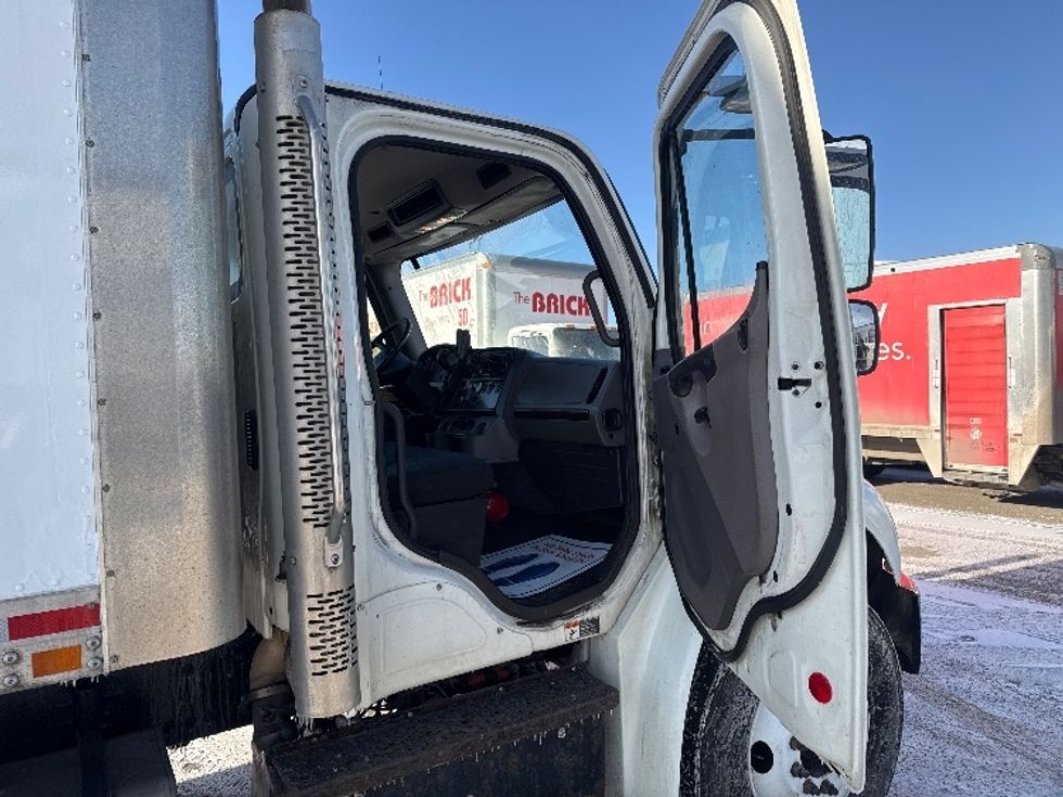 Medium Duty Box Truck-Light and Medium Duty Trucks-Freightliner-2020-M2-Cambridge-ON-204,455\n\t\tkm-$ 77,250 - Image 19