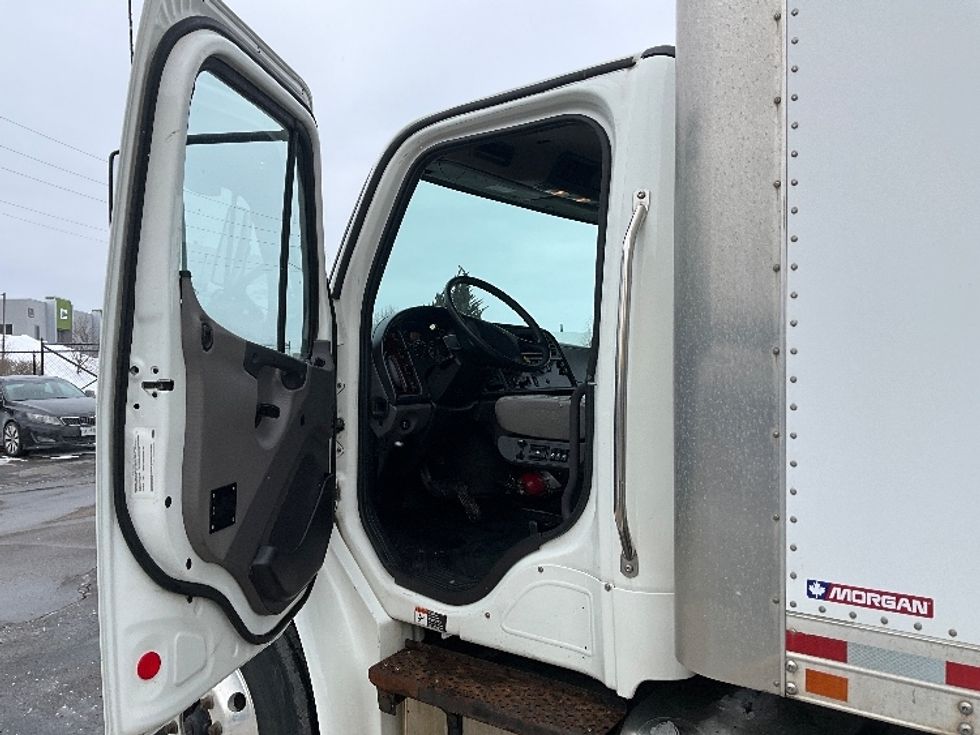 Medium Duty Box Truck-Light and Medium Duty Trucks-Freightliner-2020-M2-Cambridge-ON-269,255\n\t\tkm-$ 59,250 - Image 16