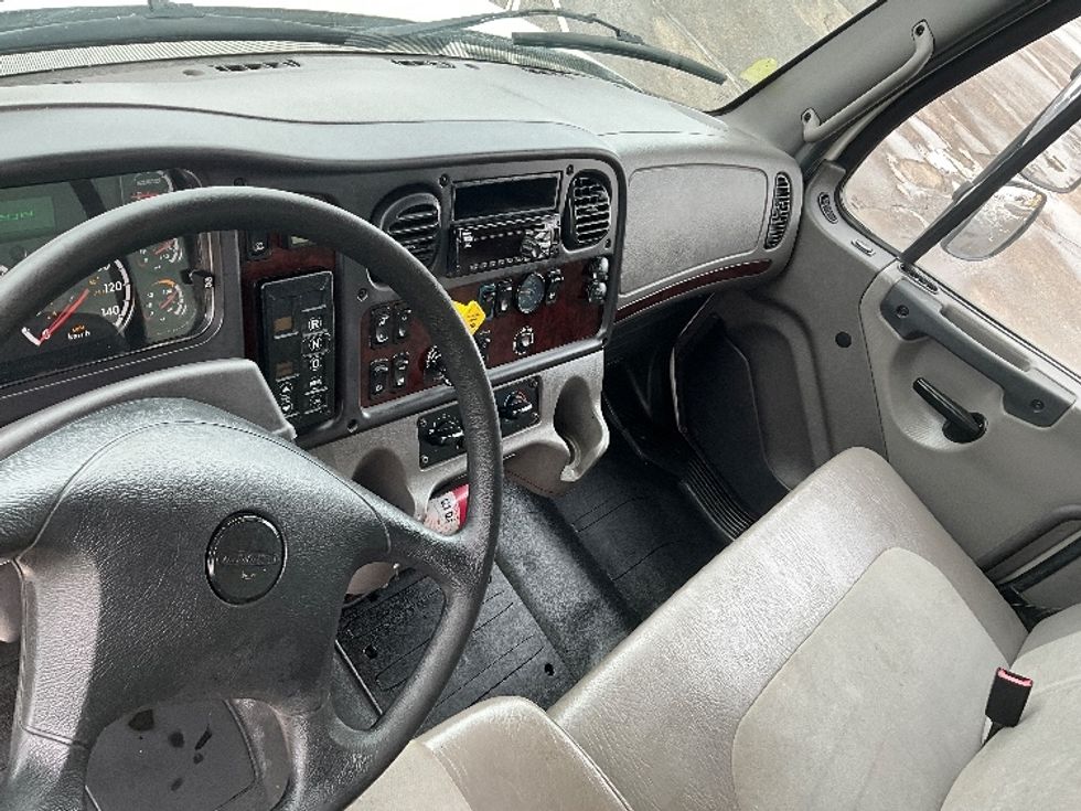 Medium Duty Box Truck-Light and Medium Duty Trucks-Freightliner-2020-M2-Cambridge-ON-269,255\n\t\tkm-$ 59,250 - Image 17