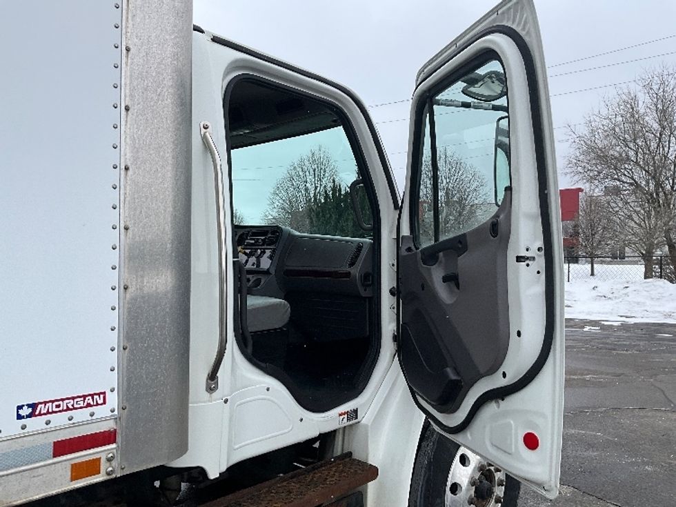 Medium Duty Box Truck-Light and Medium Duty Trucks-Freightliner-2020-M2-Cambridge-ON-269,255\n\t\tkm-$ 59,250 - Image 20