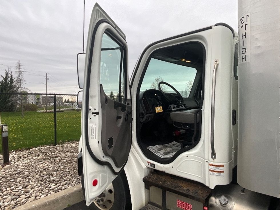 Medium Duty Box Truck-Light and Medium Duty Trucks-Freightliner-2020-M2-Cambridge-ON-307,811\n\t\tkm-$ 65,000 - Image 16
