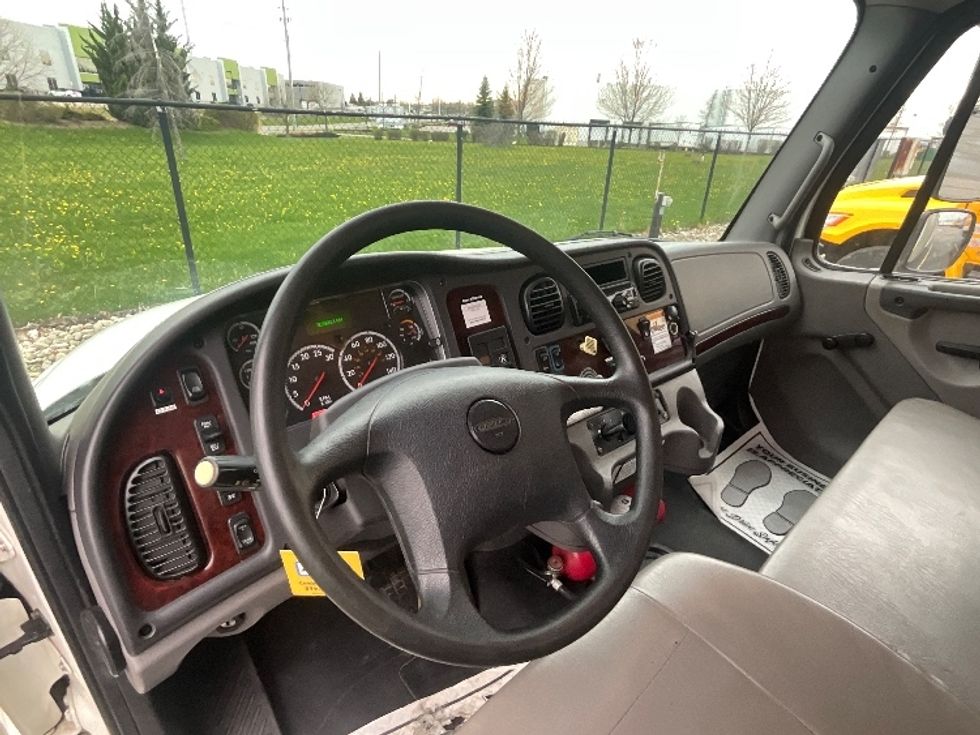 Medium Duty Box Truck-Light and Medium Duty Trucks-Freightliner-2020-M2-Cambridge-ON-307,811\n\t\tkm-$ 65,000 - Image 17
